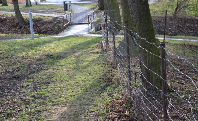 Wire Mesh Fence Installation